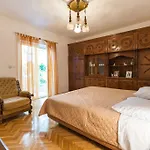 Feel Apartman *