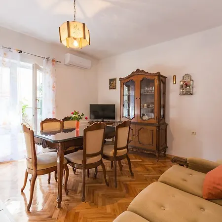 Feel Apartment